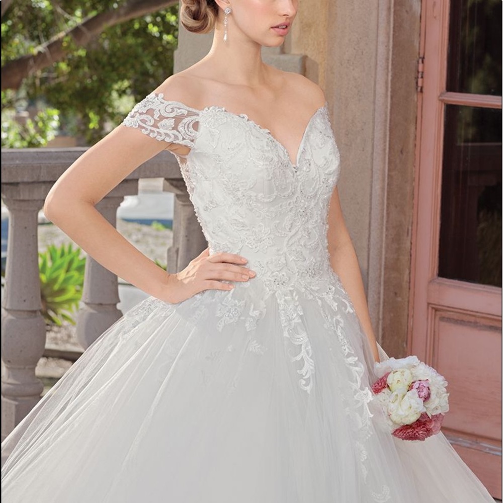 Casablanca Gracie 2312 wedding dress size 16 - Picture 3 of 5